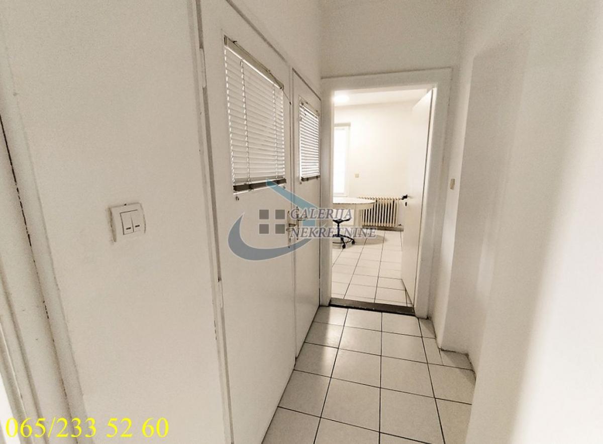 Trosoban stan na prodaju, Banovo Brdo, Beograd, 106m², Prizemlje, 269.000 €