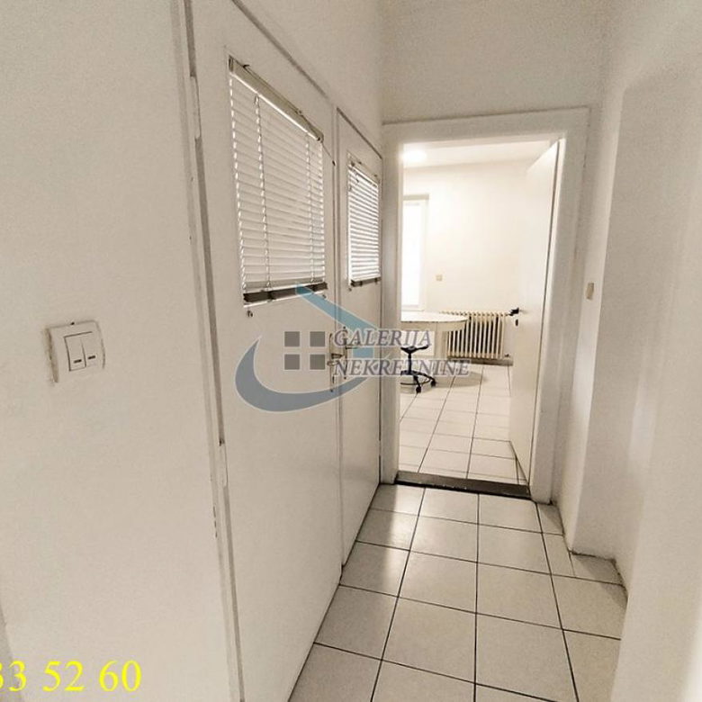 Trosoban stan na prodaju, Banovo Brdo, Beograd, 106m², Prizemlje, 269.000 €