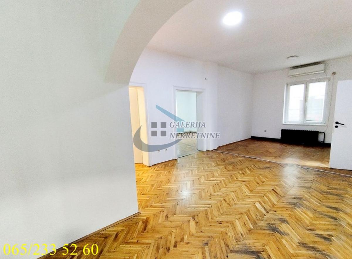 Trosoban stan na prodaju, Banovo Brdo, Beograd, 106m², Prizemlje, 269.000 €