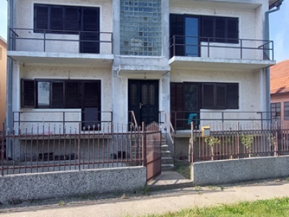 Kuća na prodaju, Stari Banovci, Stara Pazova, 411m², 300.000 €