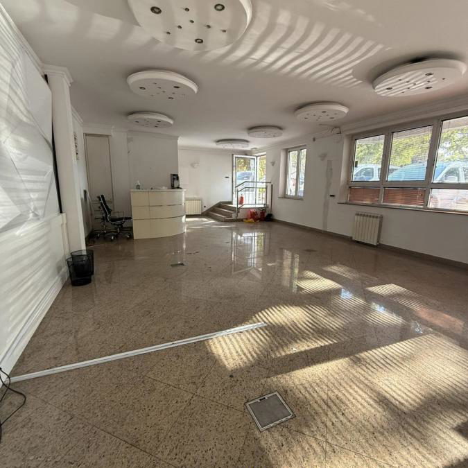 Lokal za izdavanje, FON, Beograd, 103m², 1.200 €/mes