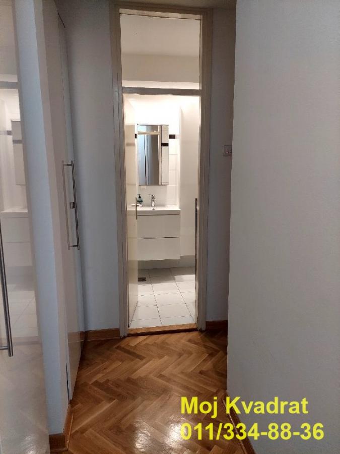 Lokal za izdavanje, Savski Trg, Beograd, 51m², 750 €/mes