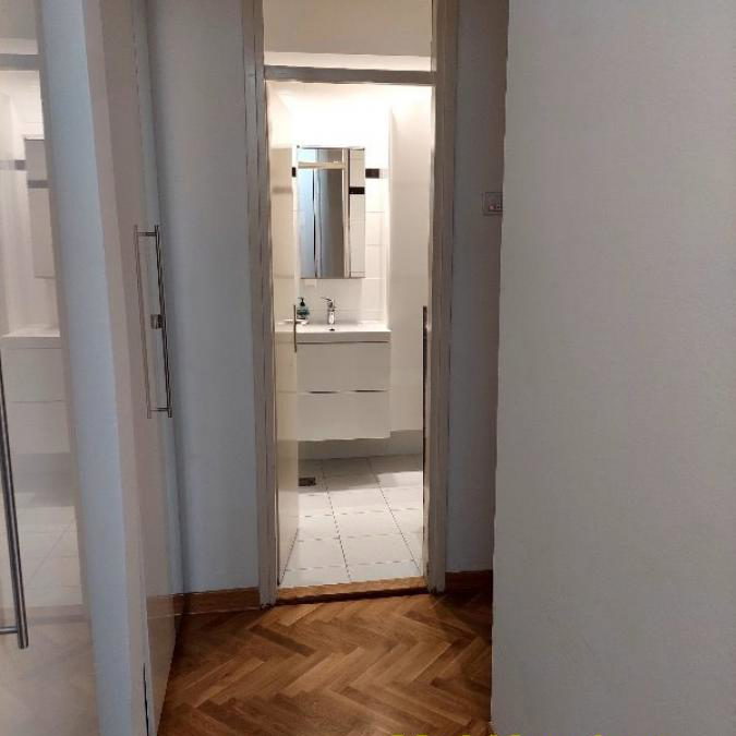 Lokal za izdavanje, Savski Trg, Beograd, 51m², 750 €/mes
