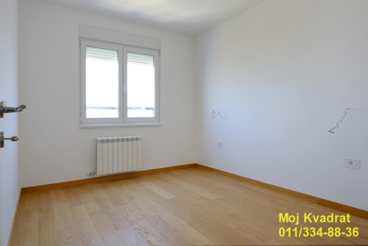 Dvoiposoban stan na prodaju, Đeram Pijaca, Beograd, 67m², 300.000 €