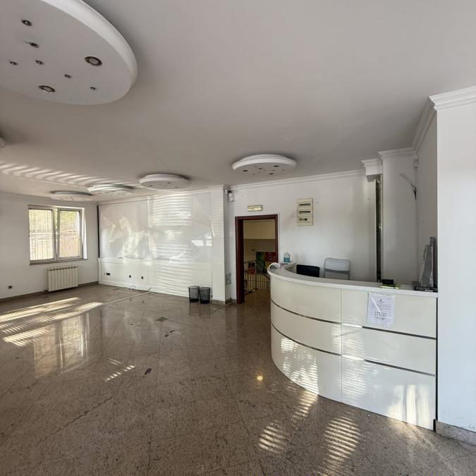 Lokal za izdavanje, FON, Beograd, 103m², 1.200 €/mes