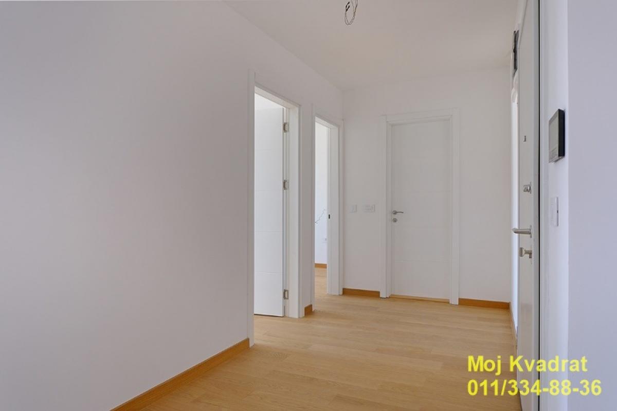 Dvoiposoban stan na prodaju, Đeram Pijaca, Beograd, 67m², 300.000 €