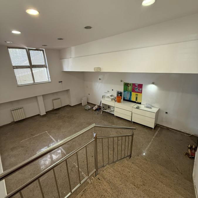 Lokal za izdavanje, FON, Beograd, 103m², 1.200 €/mes