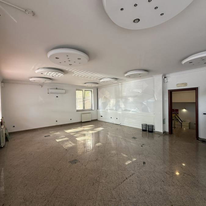 Lokal za izdavanje, FON, Beograd, 103m², 1.200 €/mes