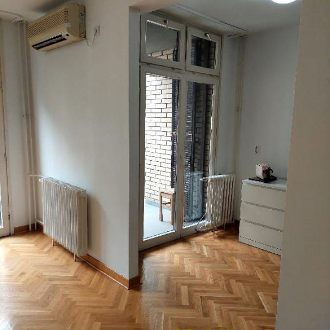 Lokal za izdavanje, Savski Trg, Beograd, 51m², 750 €/mes