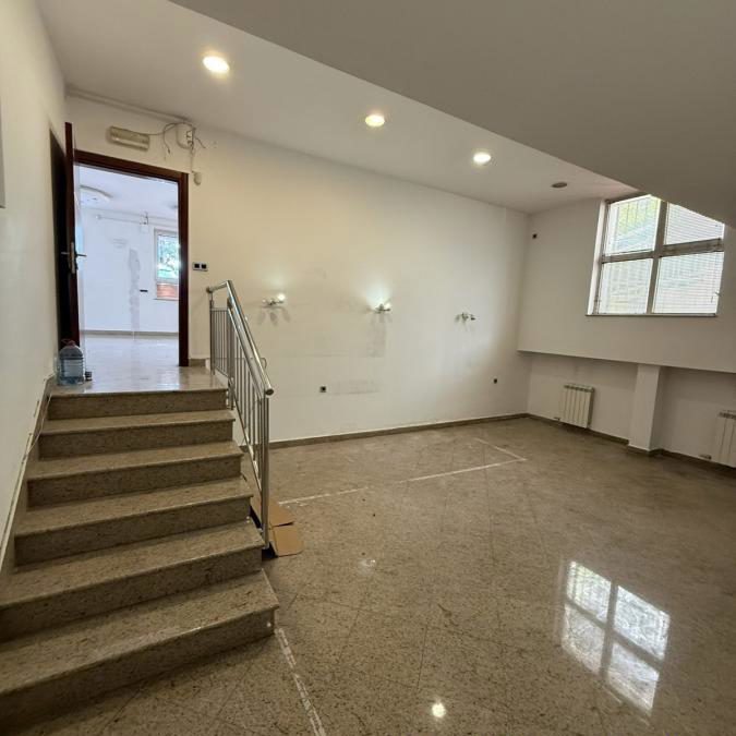 Lokal za izdavanje, FON, Beograd, 103m², 1.200 €/mes