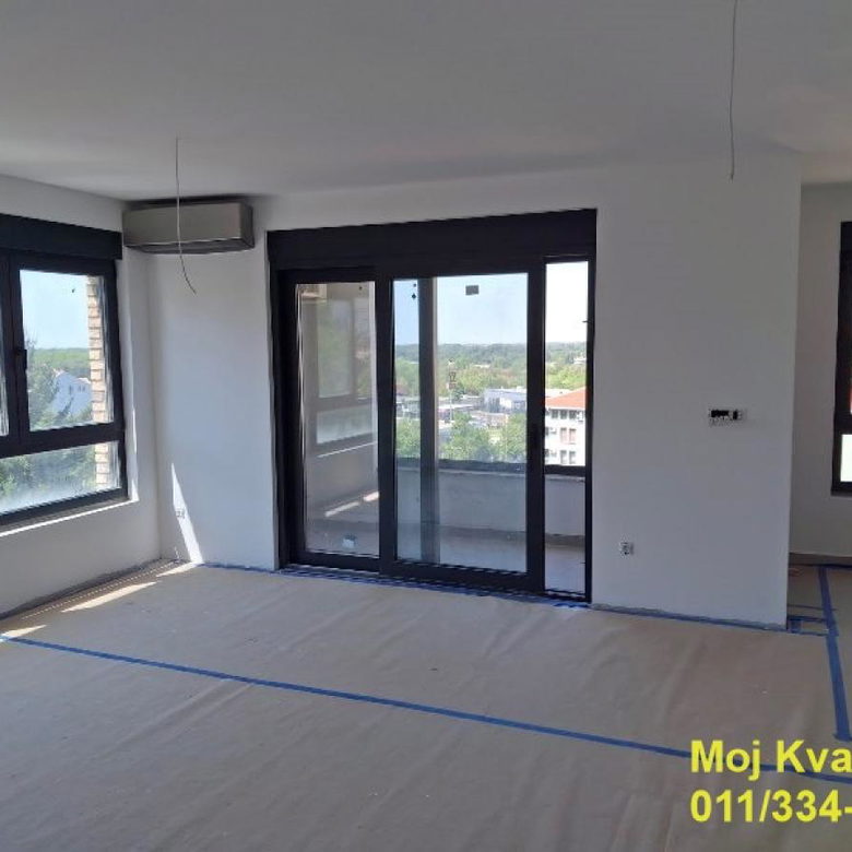 Trosoban stan na prodaju, Banovo Brdo, Beograd, 69m², 243.000 €