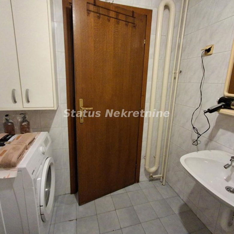 Jednosoban stan za izdavanje, Novo Naselje, Novi Sad, 33m², 300 €/mes