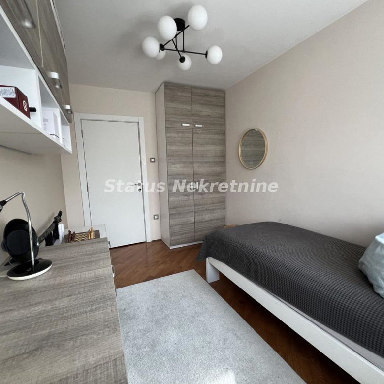 Četvorosoban stan na prodaju, Cara Dušana, Novi Sad, 102m², 318.270 €