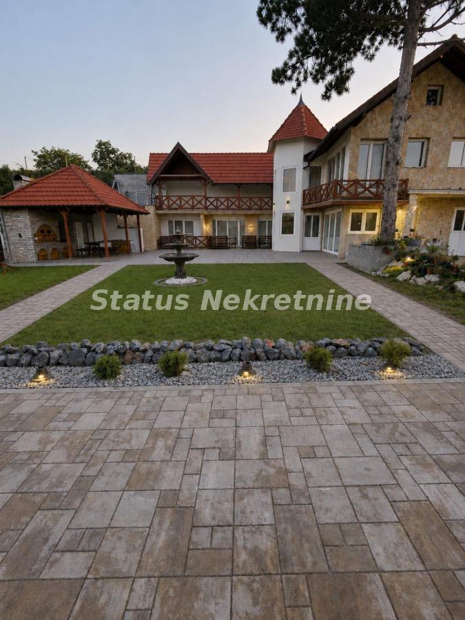 Kuća za izdavanje, Petrovaradin, Novi Sad, 200m², 3.000 €/mes
