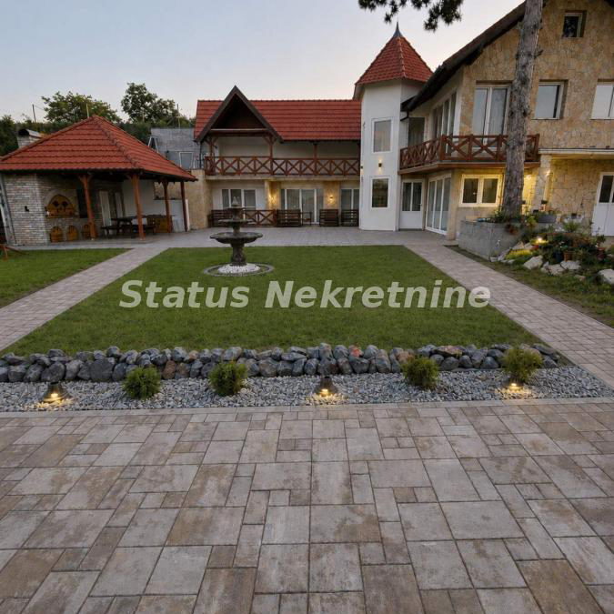 Kuća za izdavanje, Petrovaradin, Novi Sad, 200m², 3.000 €/mes