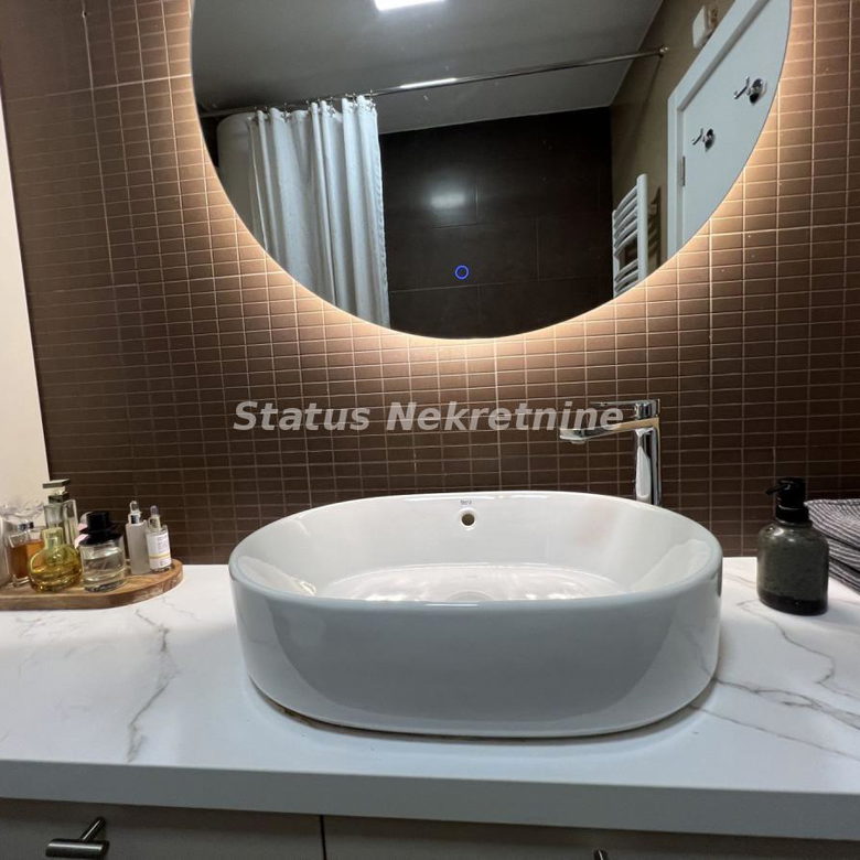 Četvorosoban stan na prodaju, Cara Dušana, Novi Sad, 102m², 318.270 €