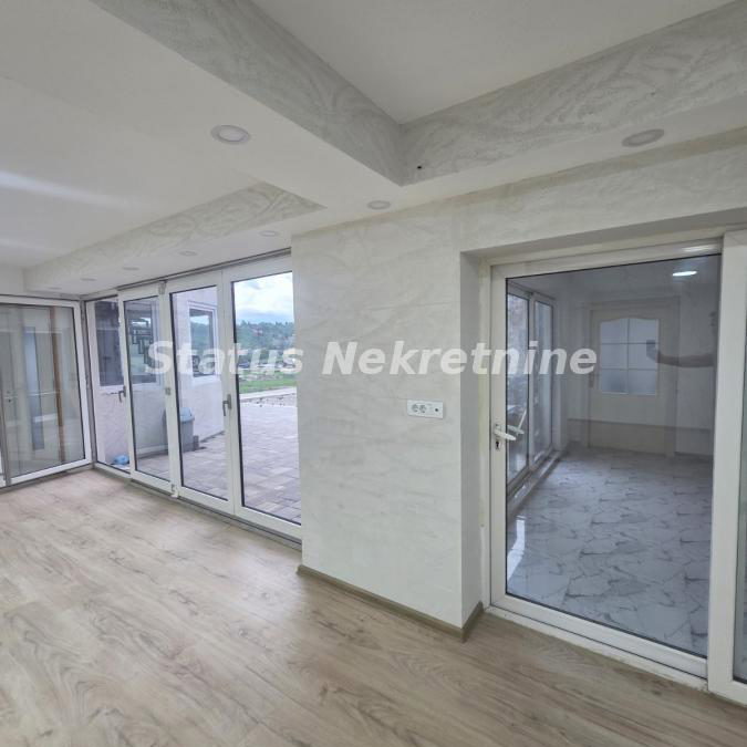 Kuća za izdavanje, Petrovaradin, Novi Sad, 200m², 3.000 €/mes