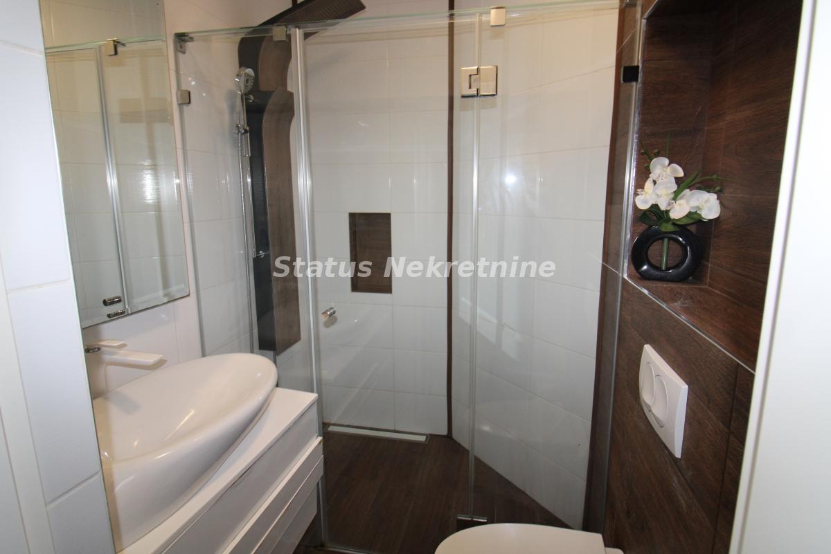 Kuća na prodaju, Ledinci, Novi Sad, 354m², 950.000 €