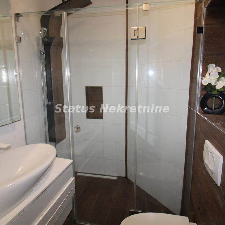 Kuća na prodaju, Ledinci, Novi Sad, 354m², 950.000 €