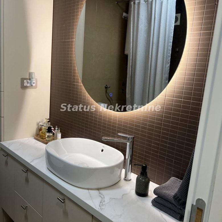 Četvorosoban stan na prodaju, Cara Dušana, Novi Sad, 102m², 318.270 €