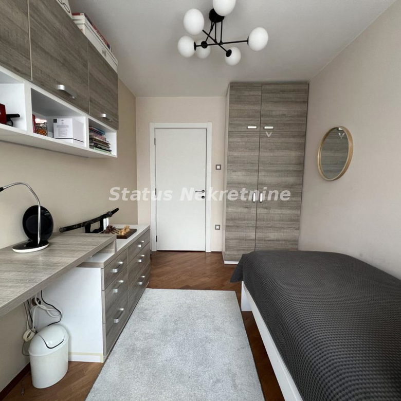 Četvorosoban stan na prodaju, Cara Dušana, Novi Sad, 102m², 318.270 €