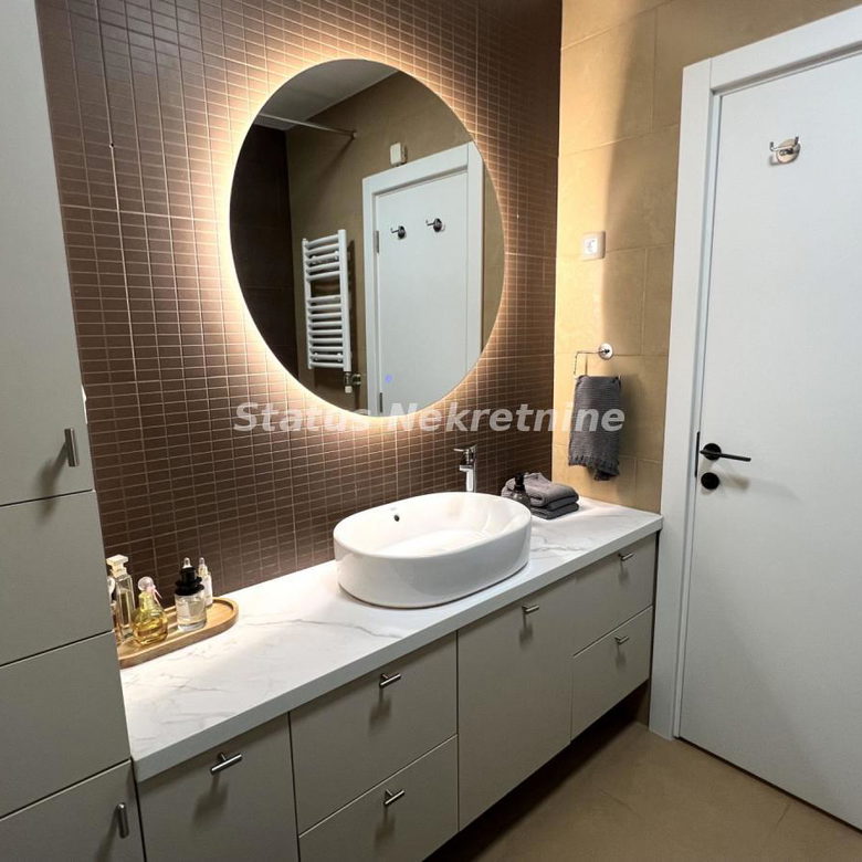 Četvorosoban stan na prodaju, Cara Dušana, Novi Sad, 102m², 318.270 €