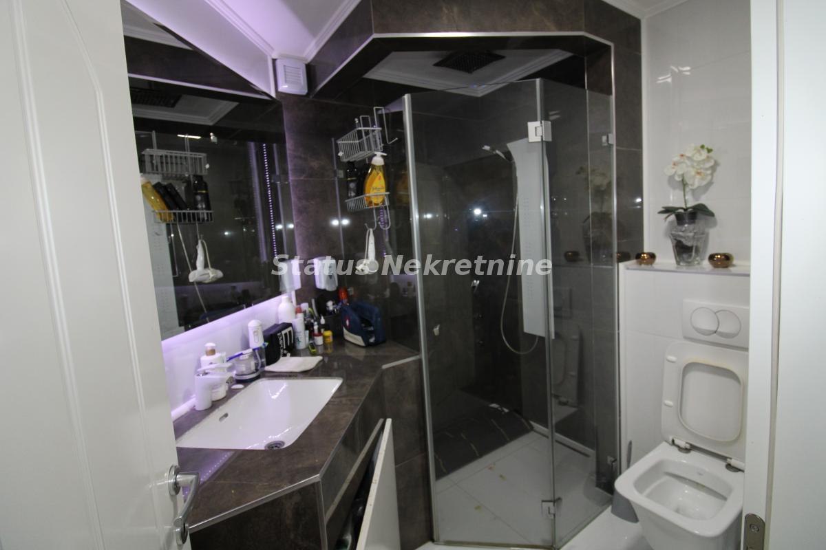 Kuća na prodaju, Ledinci, Novi Sad, 354m², 950.000 €