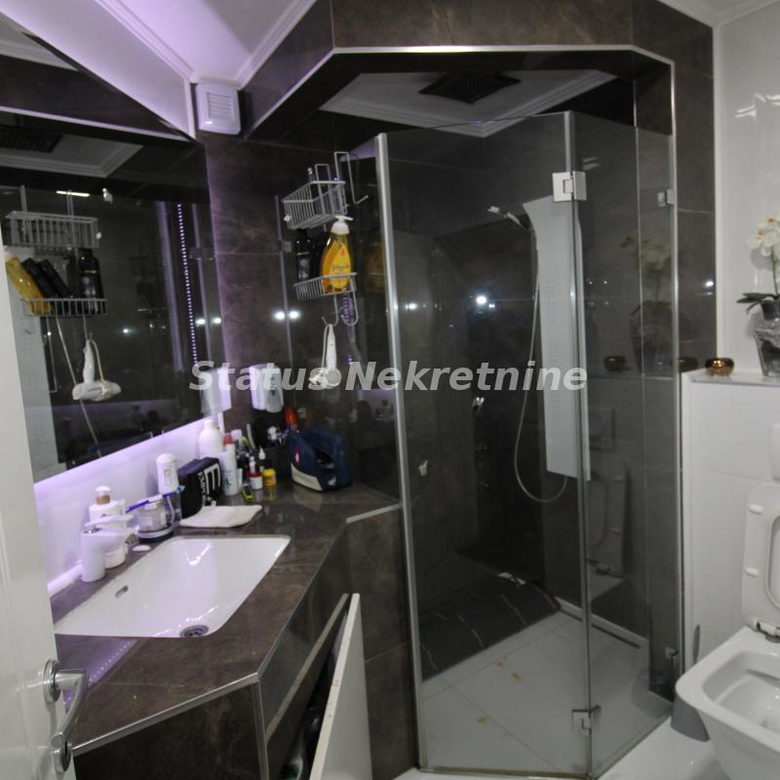 Kuća na prodaju, Ledinci, Novi Sad, 354m², 950.000 €