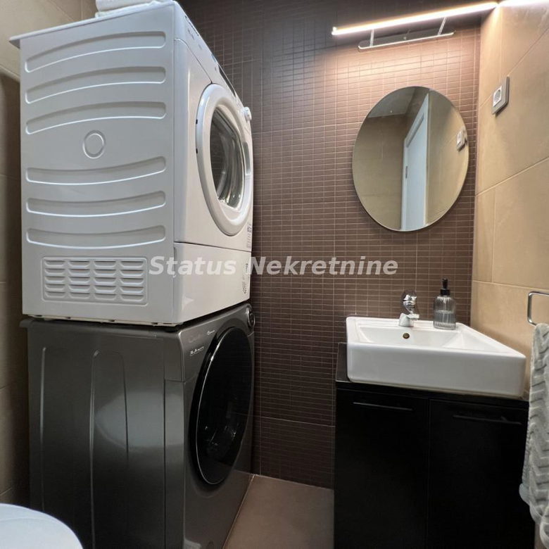 Četvorosoban stan na prodaju, Cara Dušana, Novi Sad, 102m², 318.270 €