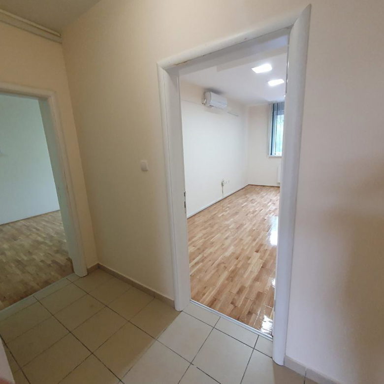 Lokal za izdavanje, Bulevar Evrope, Novi Sad, 125m², 1.200 €/mes