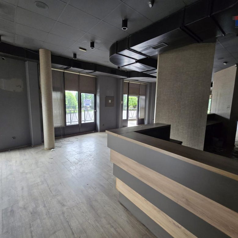 Lokal za izdavanje, Železnička Stanica, Novi Sad, 246m², 3.000 €/mes