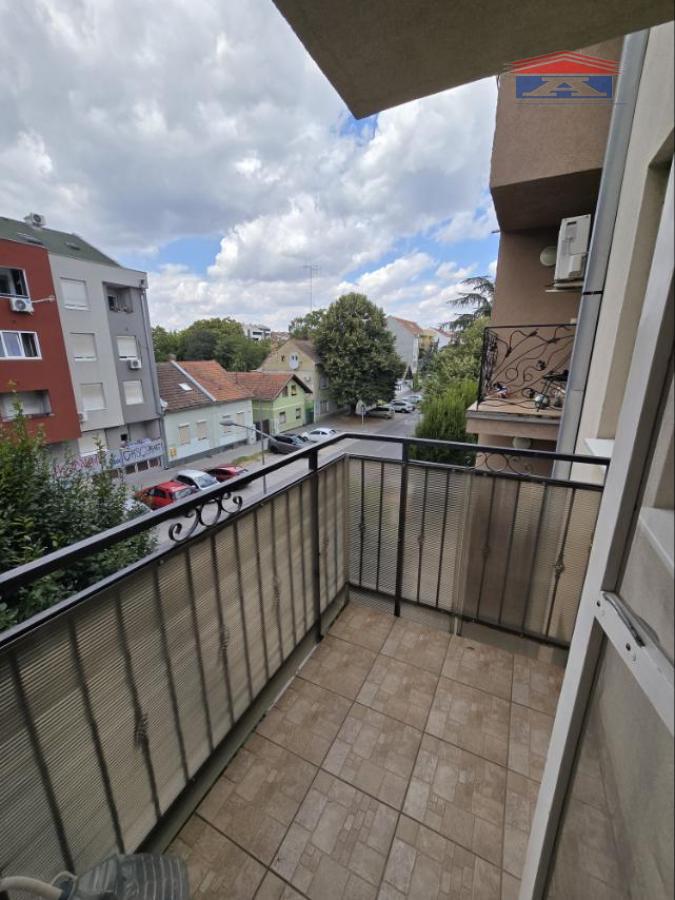 Jednoiposoban stan za izdavanje, Grbavica, Novi Sad, 42m², 400 €/mes