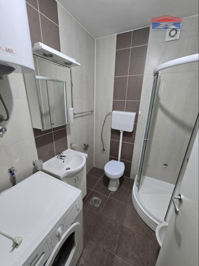 Jednoiposoban stan za izdavanje, Grbavica, Novi Sad, 42m², 400 €/mes