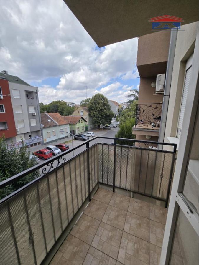 Jednoiposoban stan za izdavanje, Grbavica, Novi Sad, 42m², 400 €/mes