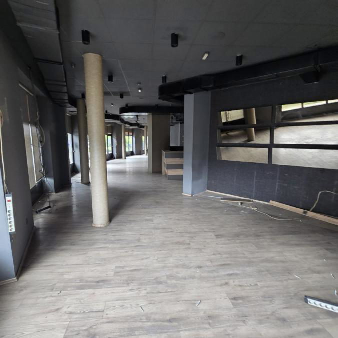 Lokal za izdavanje, Železnička Stanica, Novi Sad, 246m², 3.000 €/mes
