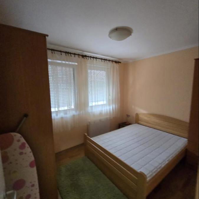 Jednoiposoban stan za izdavanje, Grbavica, Novi Sad, 42m², 400 €/mes
