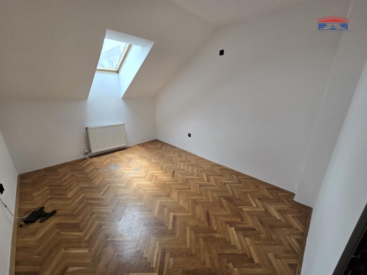 Četvorosoban stan na prodaju, Nova Detelinara, Novi Sad, 96m², 185.400 €