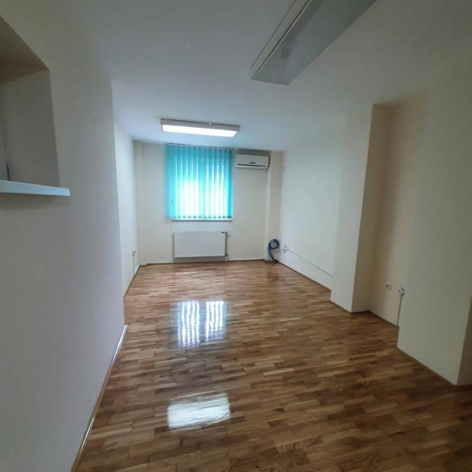 Lokal za izdavanje, Bulevar Evrope, Novi Sad, 125m², 1.200 €/mes