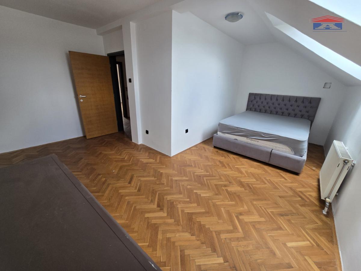Četvorosoban stan na prodaju, Nova Detelinara, Novi Sad, 96m², 185.400 €