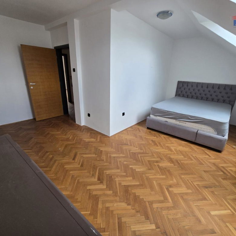 Četvorosoban stan na prodaju, Nova Detelinara, Novi Sad, 96m², 185.400 €