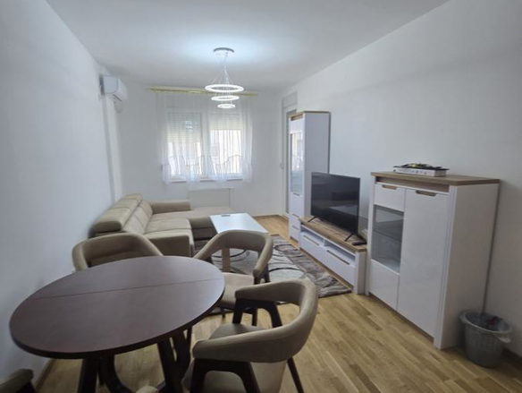 Stan Izdavanje Novi Sad  60 m2