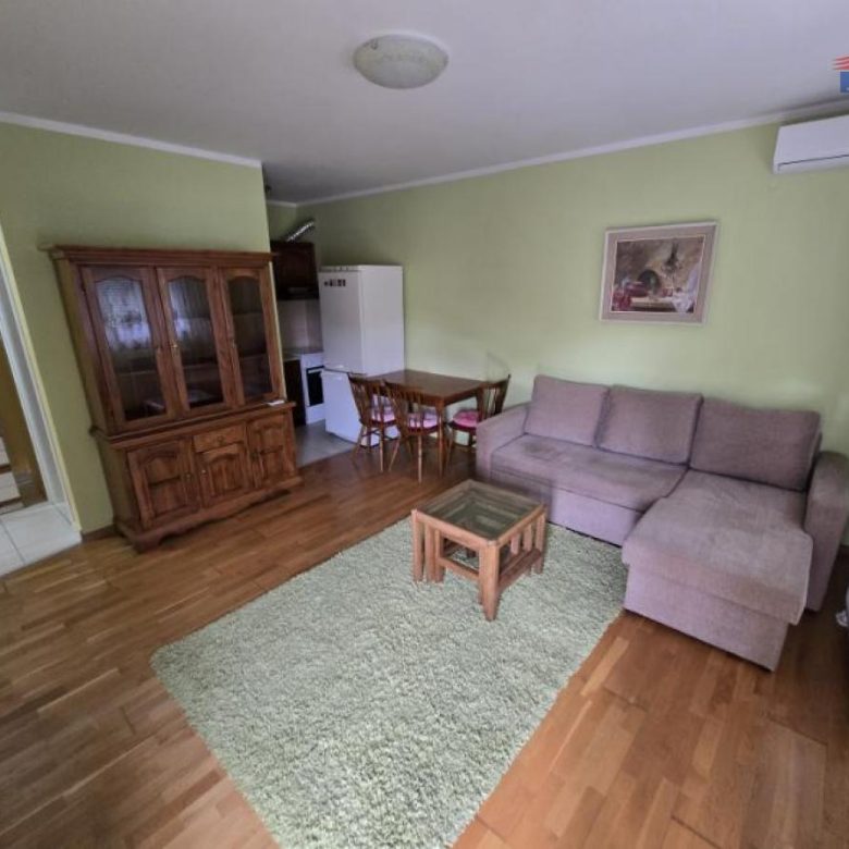 Jednoiposoban stan za izdavanje, Grbavica, Novi Sad, 42m², 400 €/mes