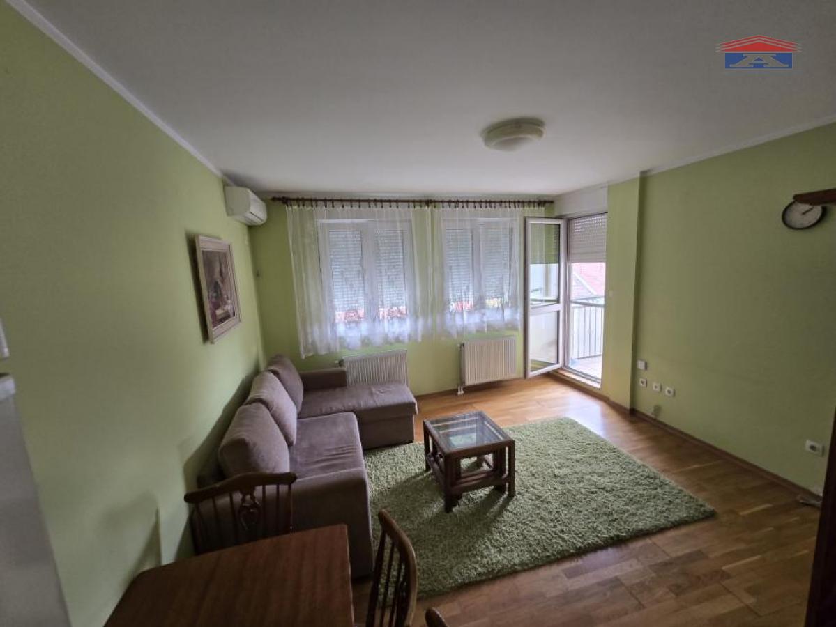 Stan Izdavanje Novi Sad  42 m2