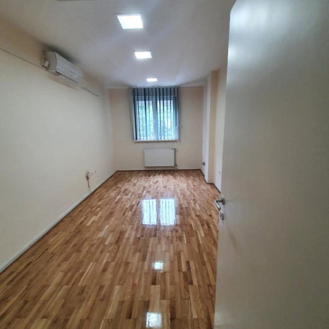 Lokal Izdavanje Novi Sad  125 m2