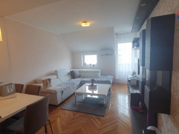 Stan Izdavanje Novi Sad  101 m2