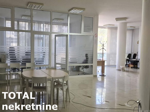 Lokal Izdavanje Novi Sad  111 m2