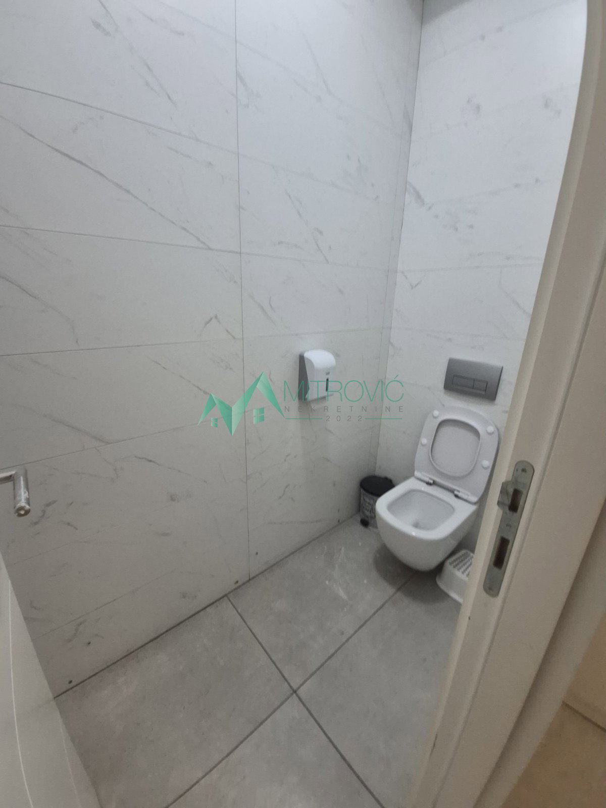 izdavanje-bulevar-evrope-9102355-9ruc7 Lokal na prodaju, Bulevar Evrope, Novi Sad, 134m², 2.950 €