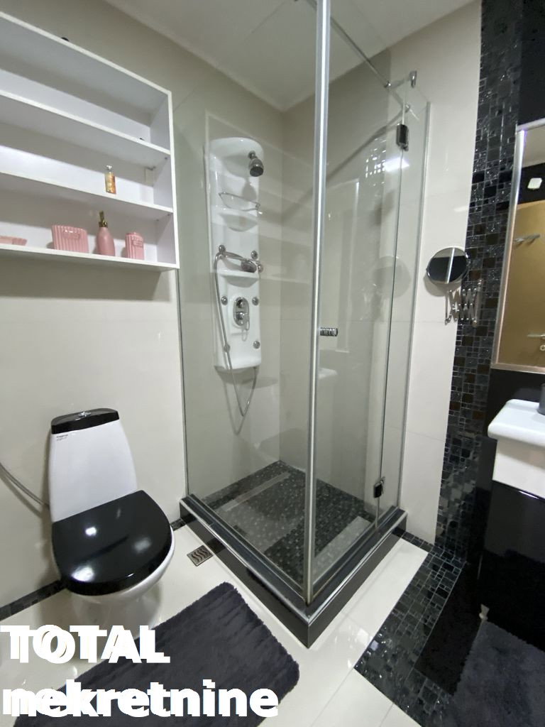 Četvorosoban stan za izdavanje, Bulevar Patrijarha Pavla, Novi Sad, 102m², 1.300 €/mes