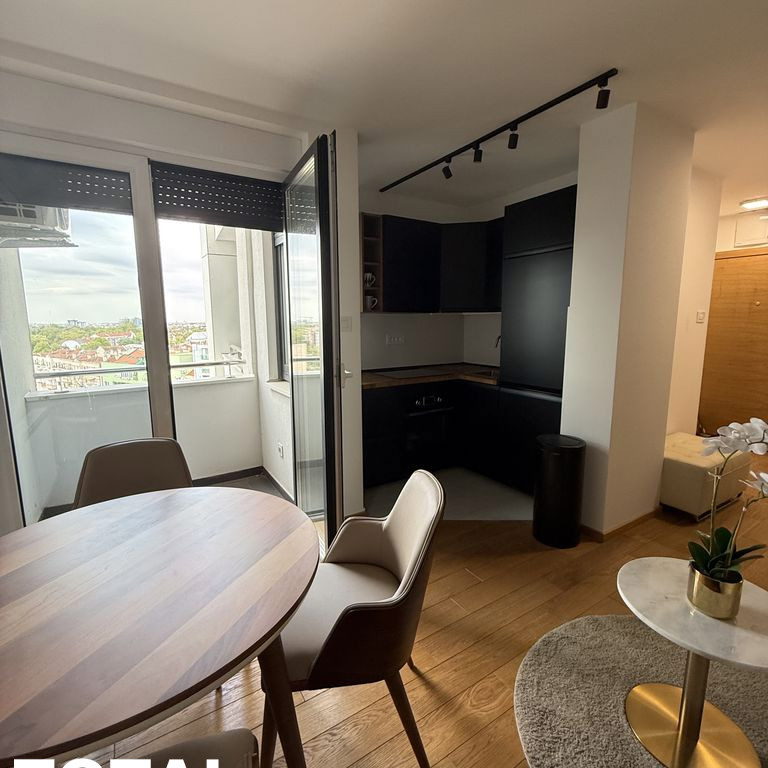 Stan Izdavanje Novi Sad  27 m2