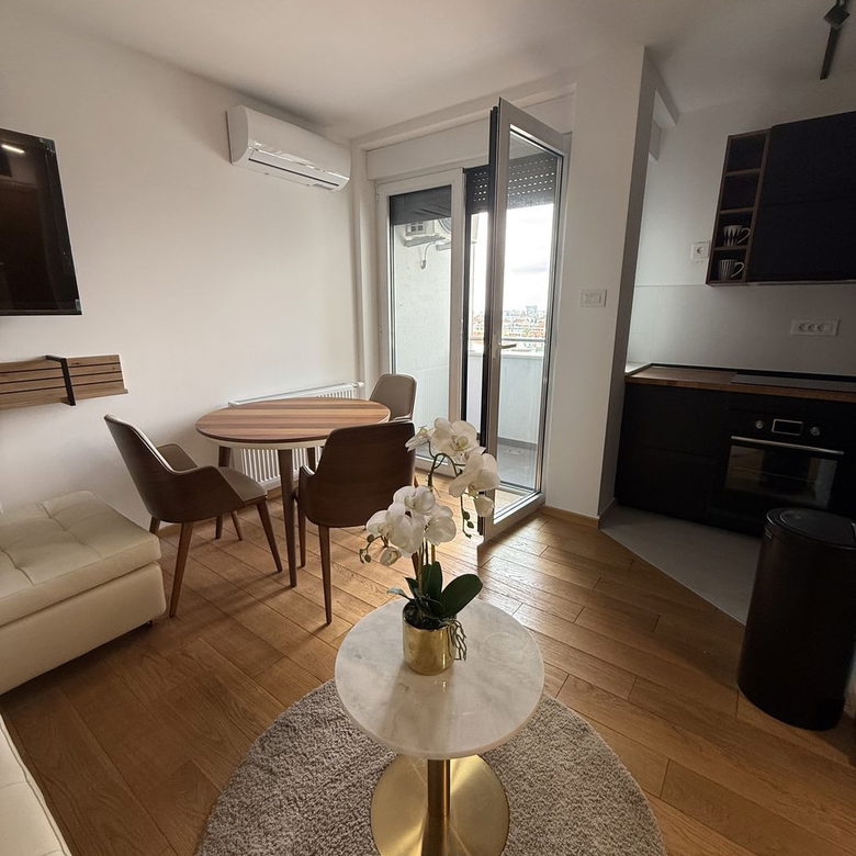 Stan Izdavanje Novi Sad  27 m2